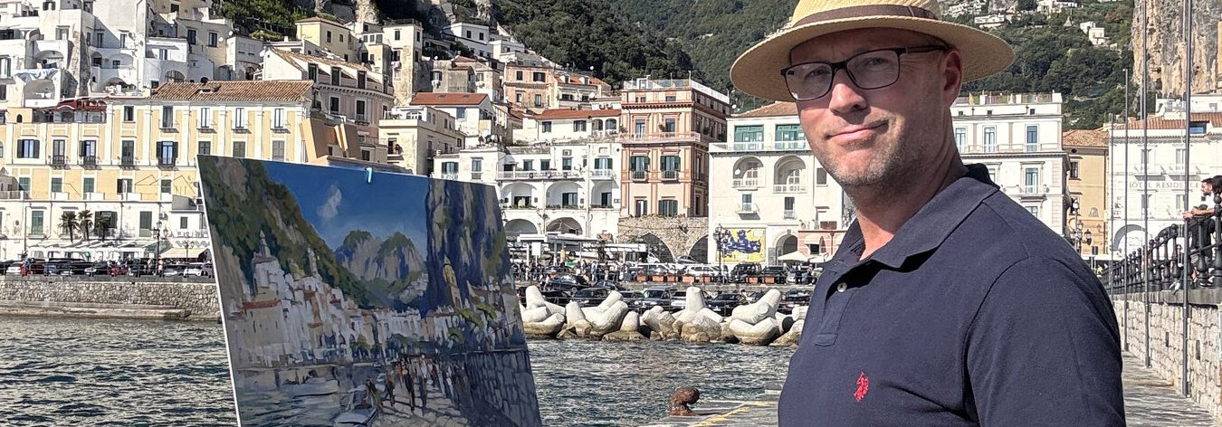 Tony Parsons painting on the Amalfi quayside